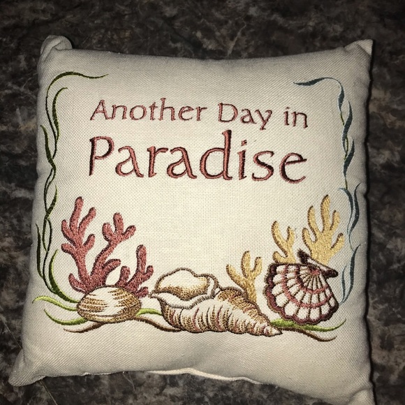 Small decorative pillow - Picture 1 of 3